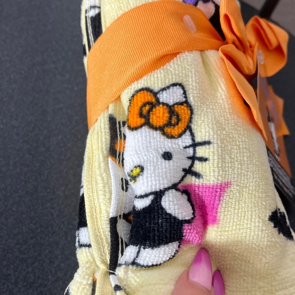 Hello Kitty NEW - 2 hand towels - Yellow with kitty costume and bats
